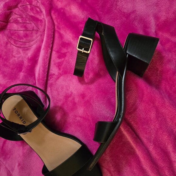 Black block heels - Picture 2 of 2